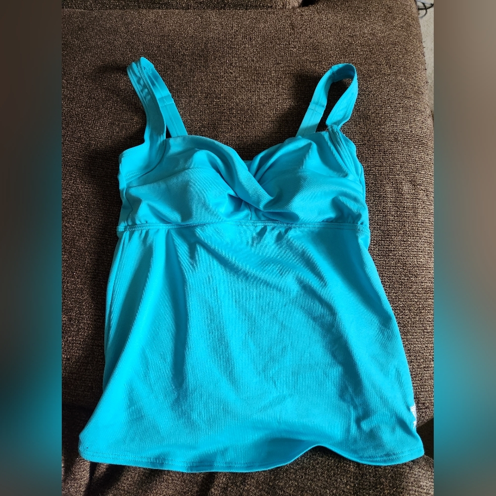 TYR Tankini SwimTop Size 6 Aqua Blue NWT